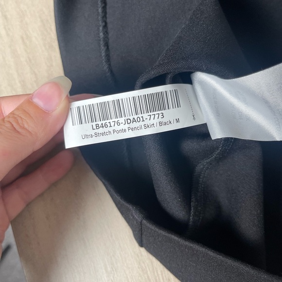 Quince | Ultra Stretch Ponte Pencil Skirt Black Office Career Wear Formal Party - Picture 6 of 7